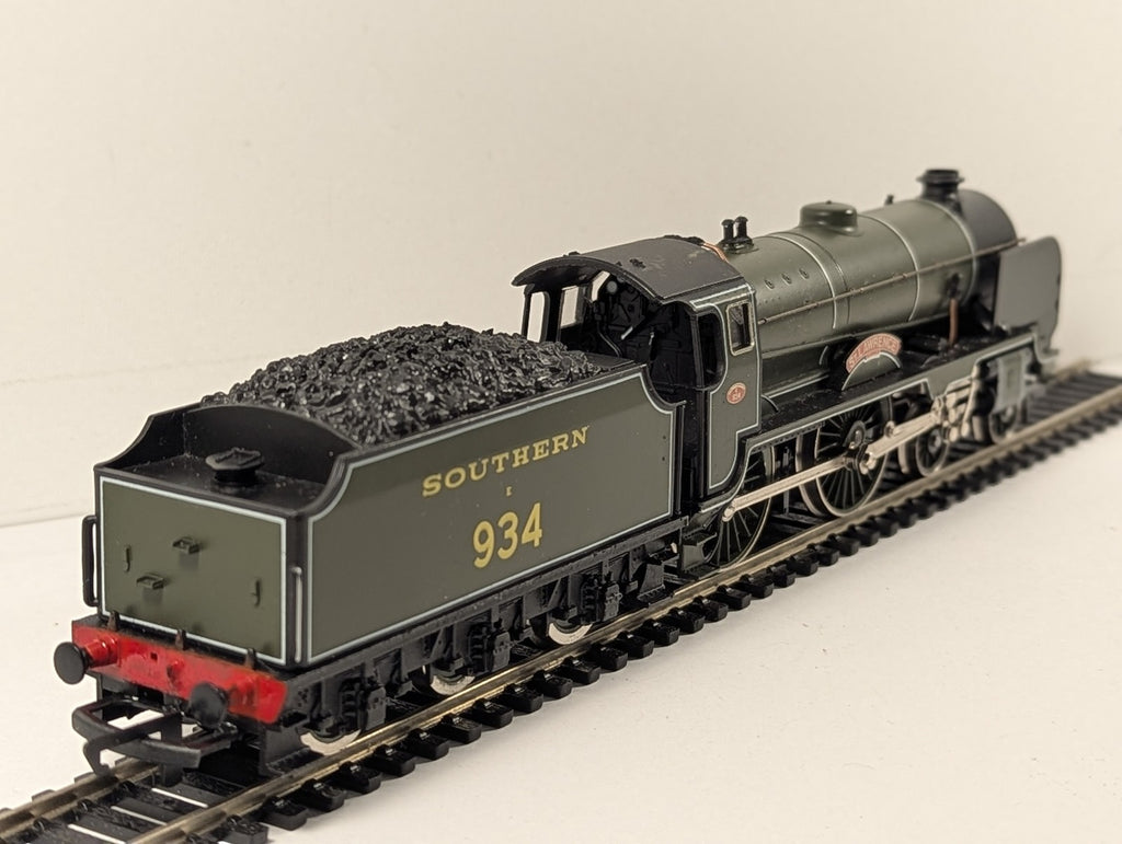 Hornby OO Gauge Schools Class 4-4-0 'St. Lawrence' Steam Locomotive 934