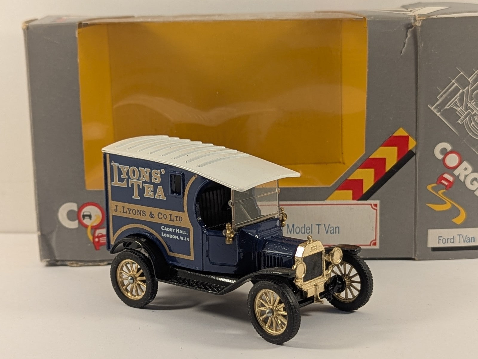 Corgi Classics 865 Ford Model T Van Lyons' Tea