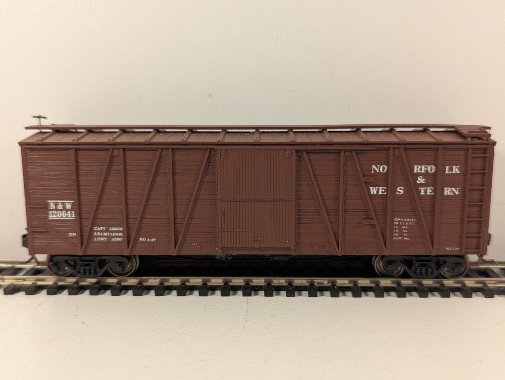 Roundhouse HO Gauge Outside Braced Wooden Boxcar 120641 Norfolk & Western