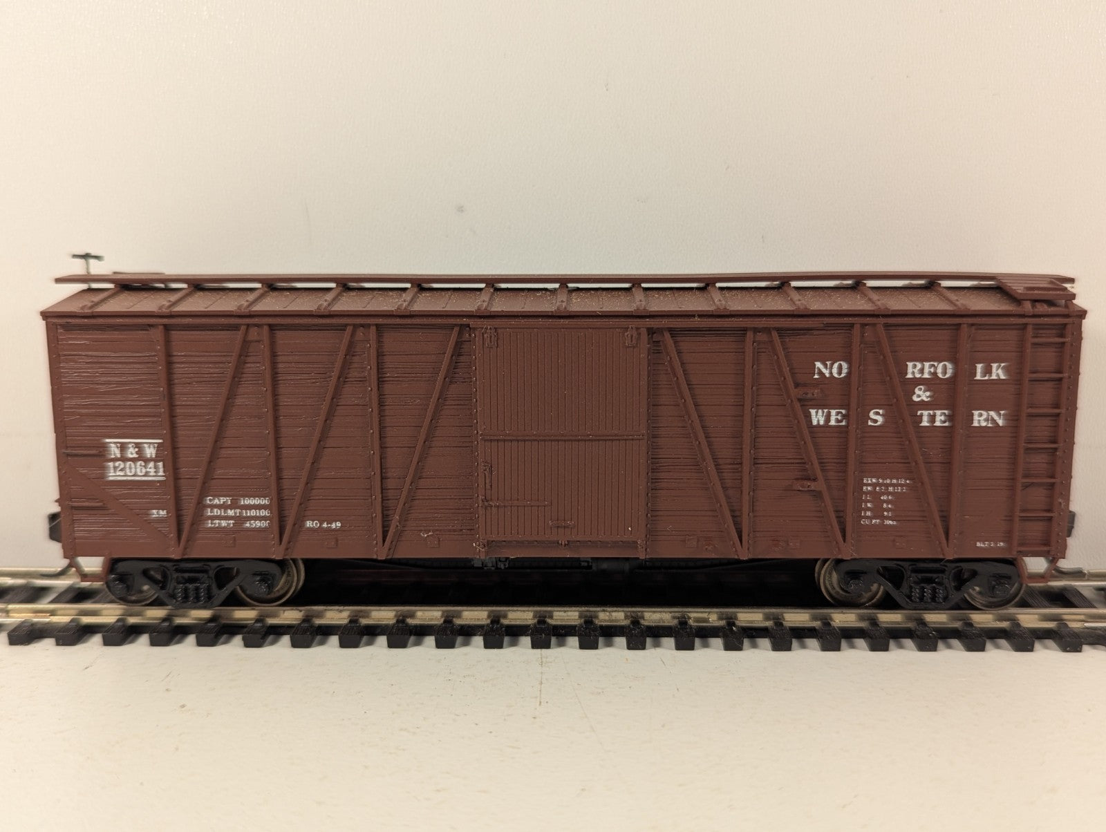 Roundhouse HO Gauge Outside Braced Wooden Boxcar 120641 Norfolk & Western