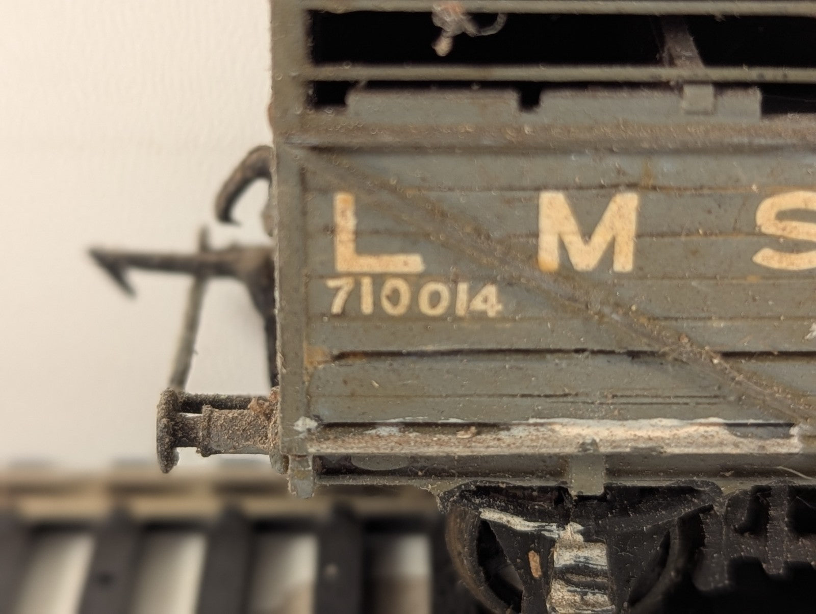 Kitbuilt OO Gauge LMS Cattle Wagon 710014 LMS Grey W5006