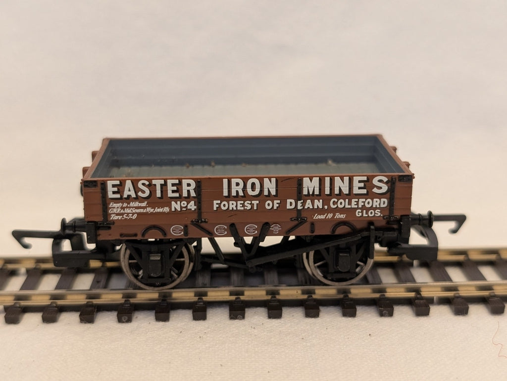 Bachmann OO Gauge 5 Plank Wagon 'Easter Iron Mines' Goods Wagon