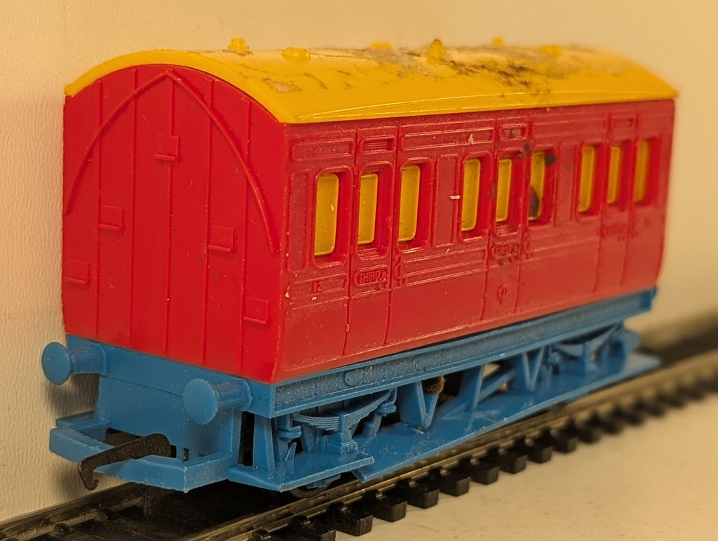 Hornby Railways OO Gauge Playtrains 4-Wheel Coach Passenger Coach 12