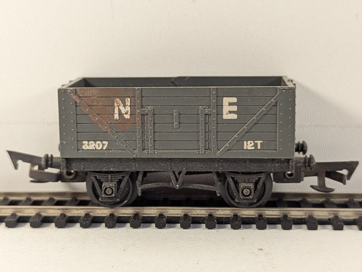 Tri-ang OO Gauge NE 5-Plank Open Wagon Goods Wagon 3207 NE Grey R.10