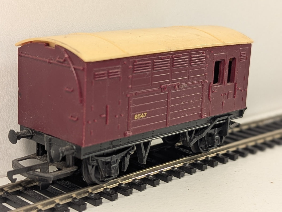 Tri-ang Hornby OO Gauge Maroon Horse Box Wagon