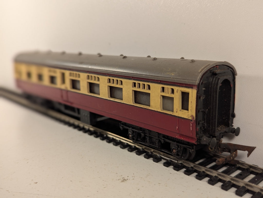 Tri-ang OO Gauge BR Mainline Composite Coach Passenger Coach M24001