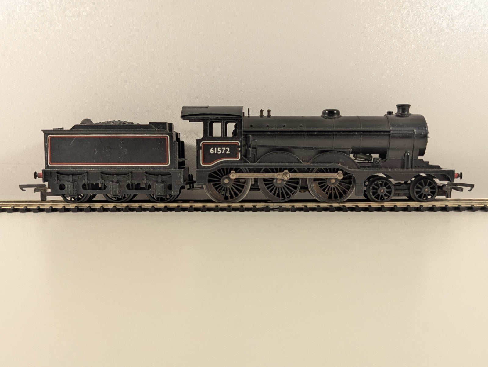 Tri-ang Hornby R150 OO Gauge BR Black B12 Class Steam Locomotive