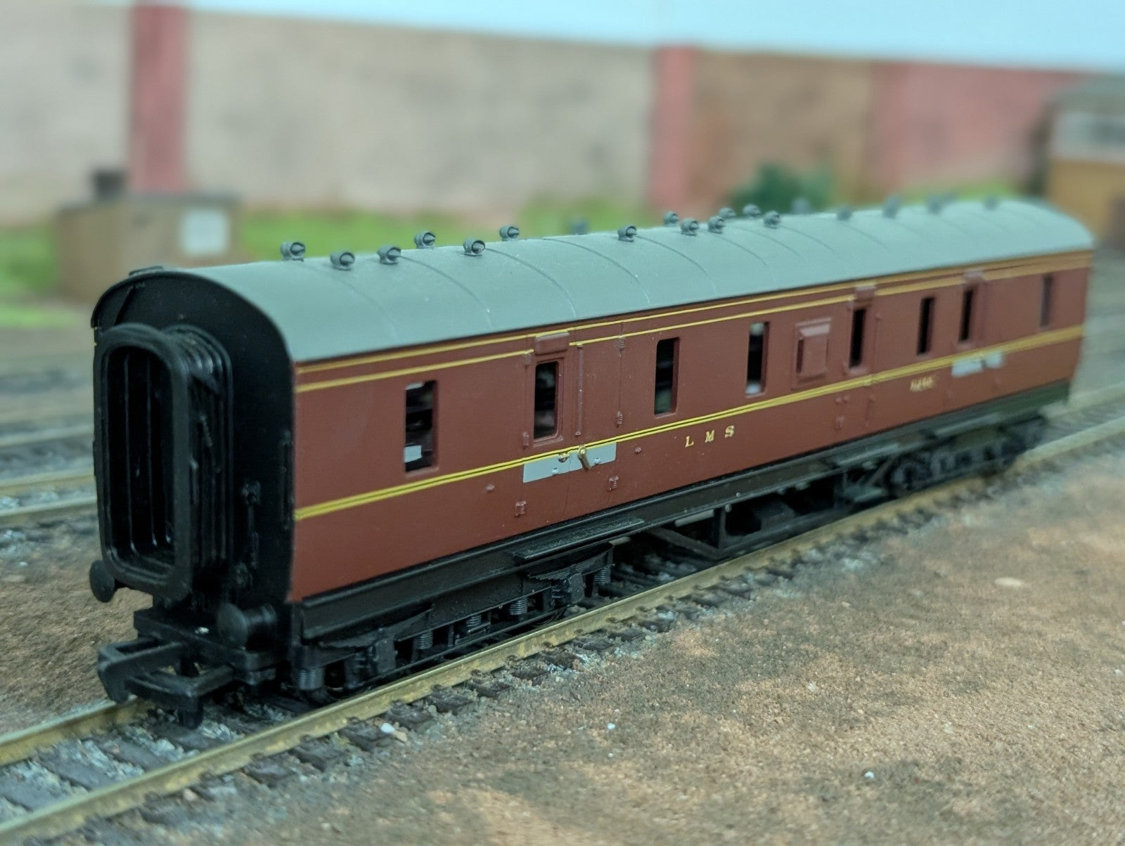 Bachmann 34-327 50' Parcel Van31250 In LMS Crimson
