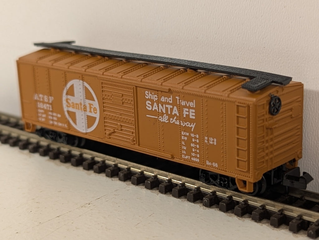 Model Power 3438 N Gauge Santa Fe ATSF Yellow Box Car - Boxed