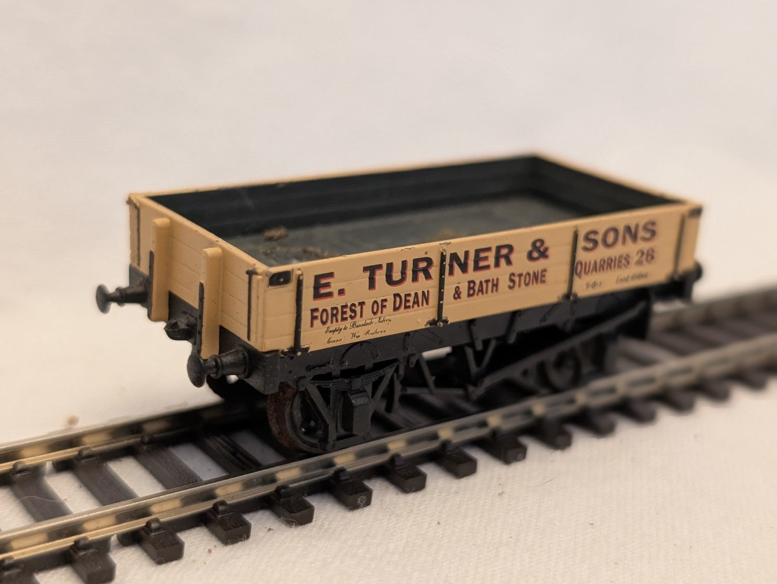 Dapol OO Gauge 4 Plank Wagon E. Turner & Sons Goods Wagon 26