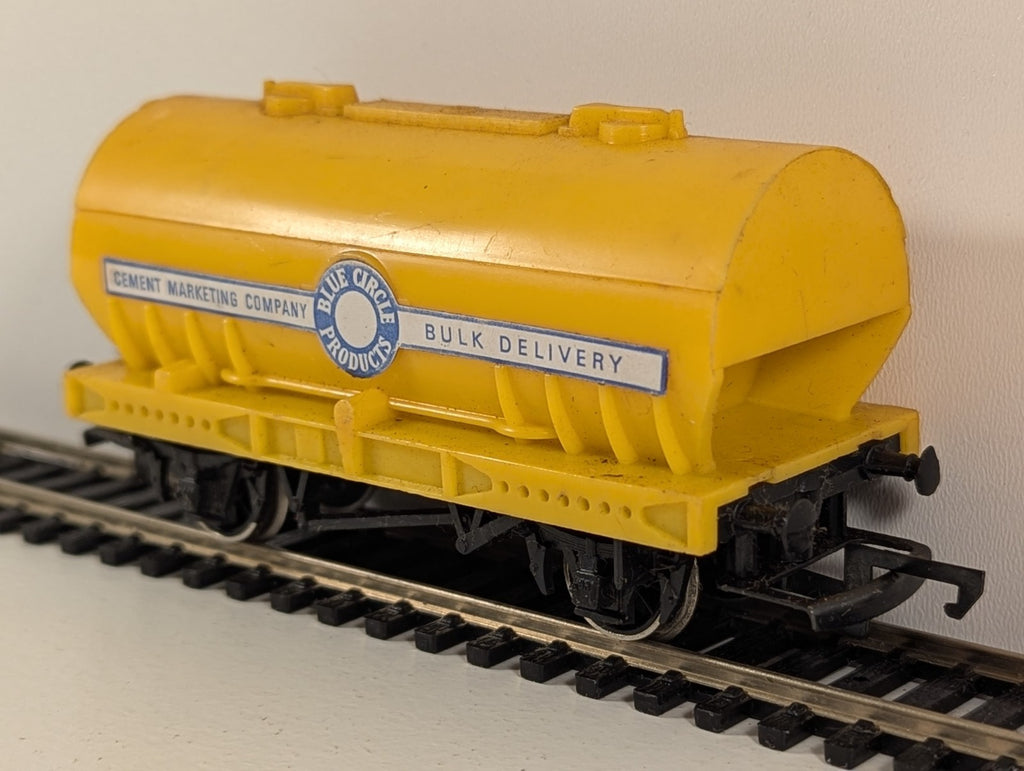 Tri-ang / Hornby R564 OO Gauge Blue Circle Cement Wagon