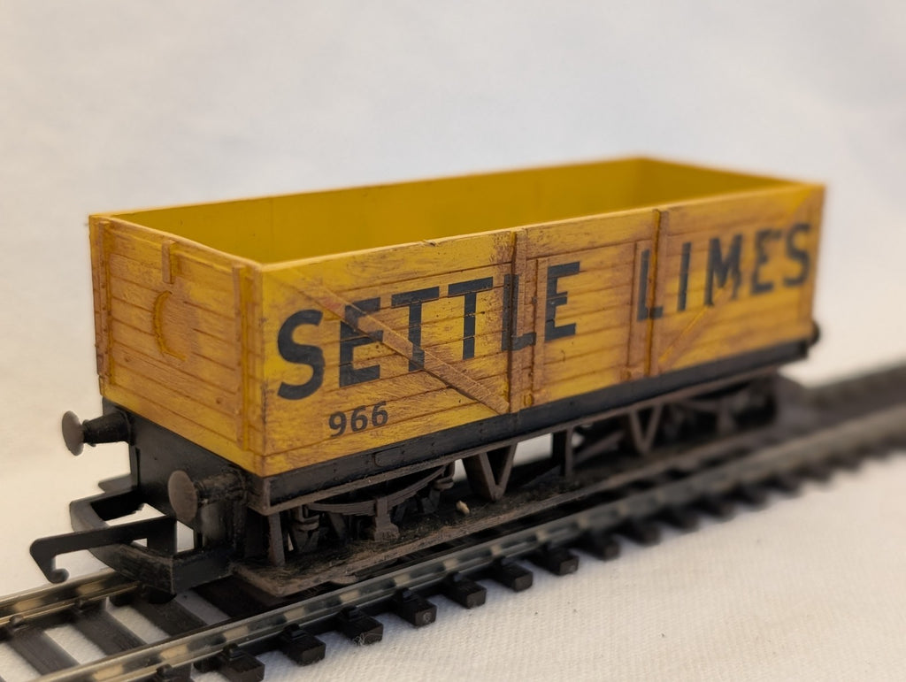 Hornby OO Gauge 5 Plank Wagon Goods Wagon 966 Settle Limes Yellow