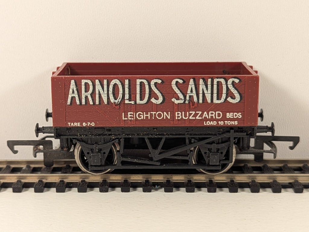 Hornby R097 OO Gauge Arnold Sands 5-Plank Wagon