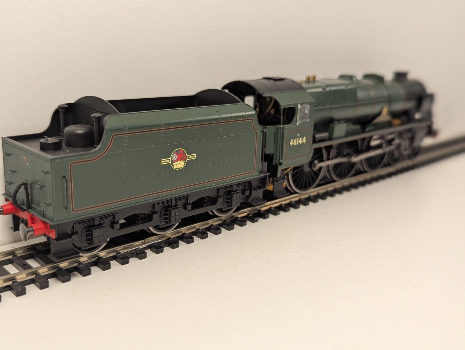 Hornby R2729 OO Gauge Royal Scot 4-6-0 - missing front and rear couplings DCC