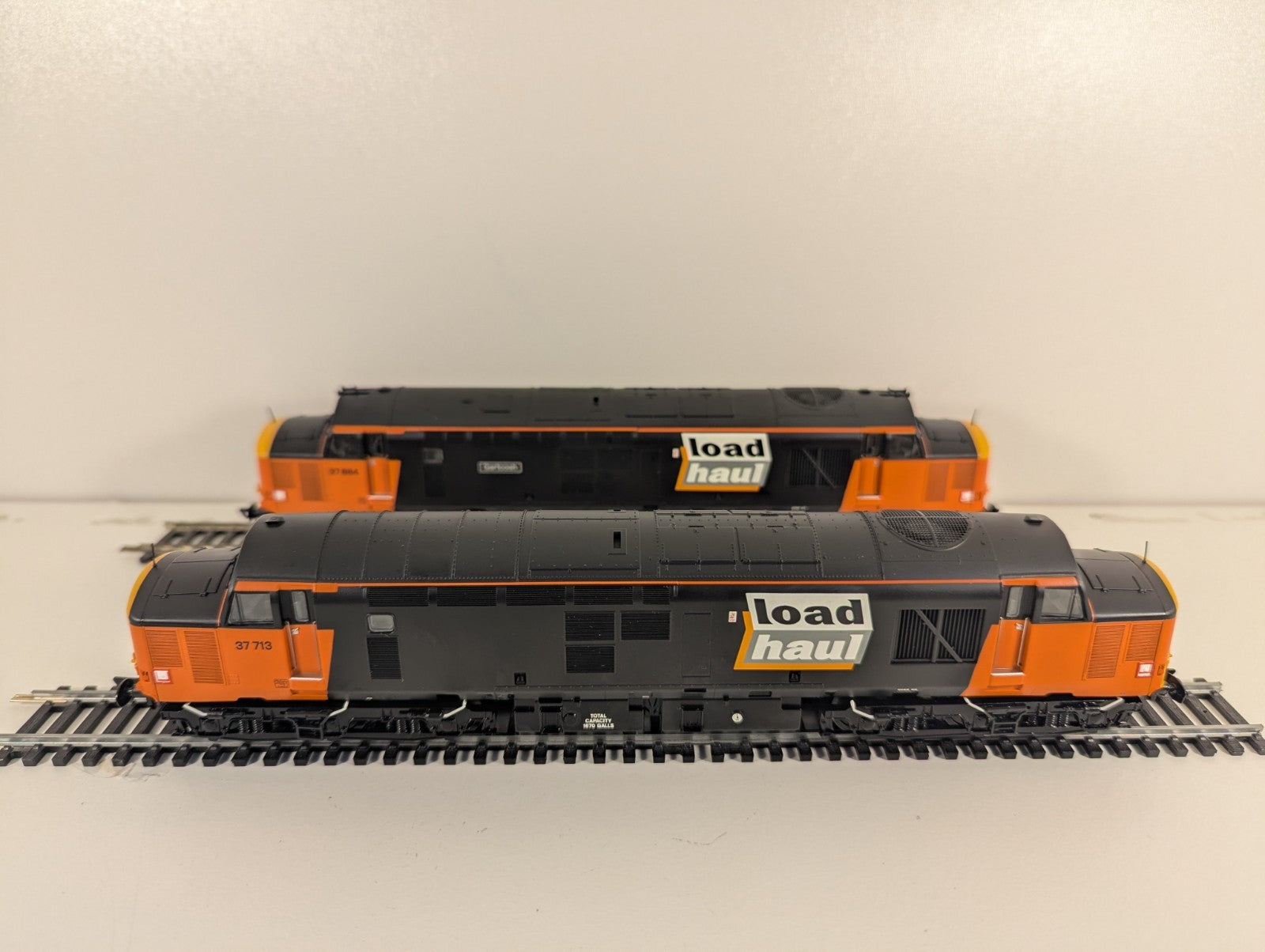 Bachmann 32-390Y OO Loadhaul Class 37 Twin Pack
