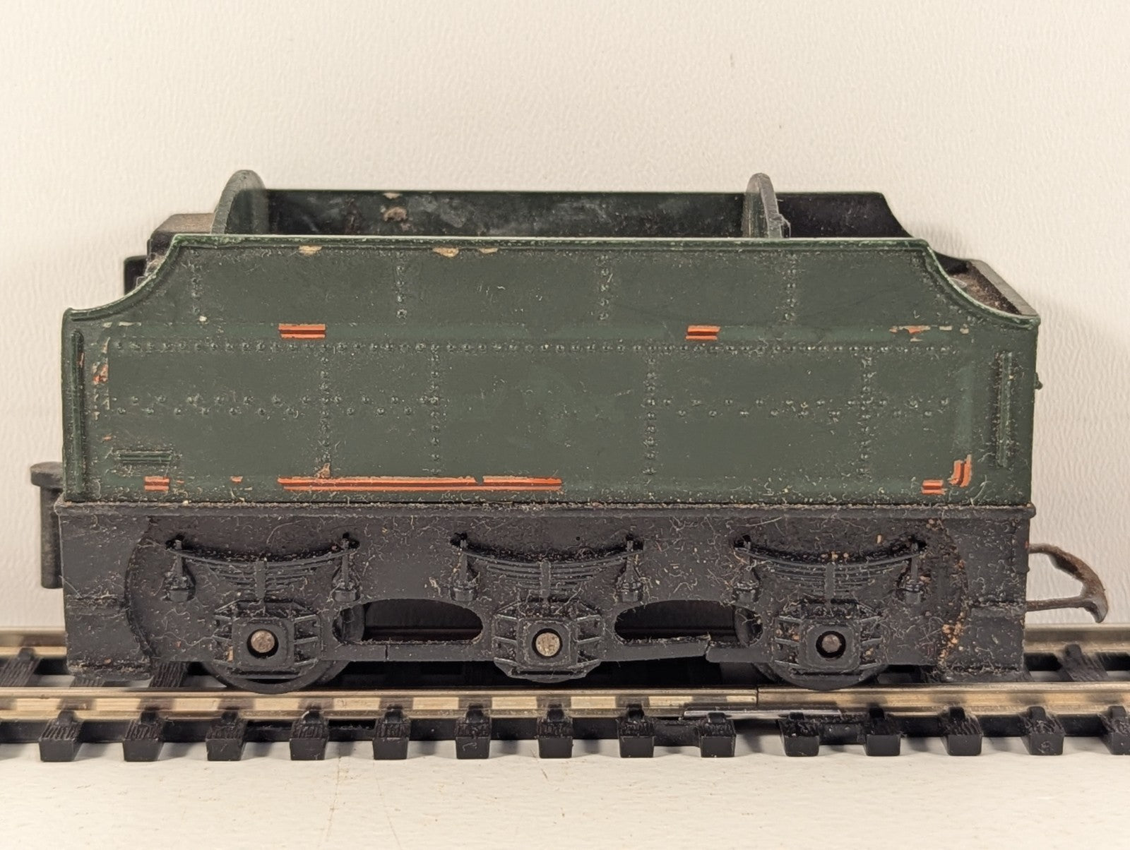 Tri-ang Hornby R33 OO Gauge BR Green Tender - Spares/Repairs