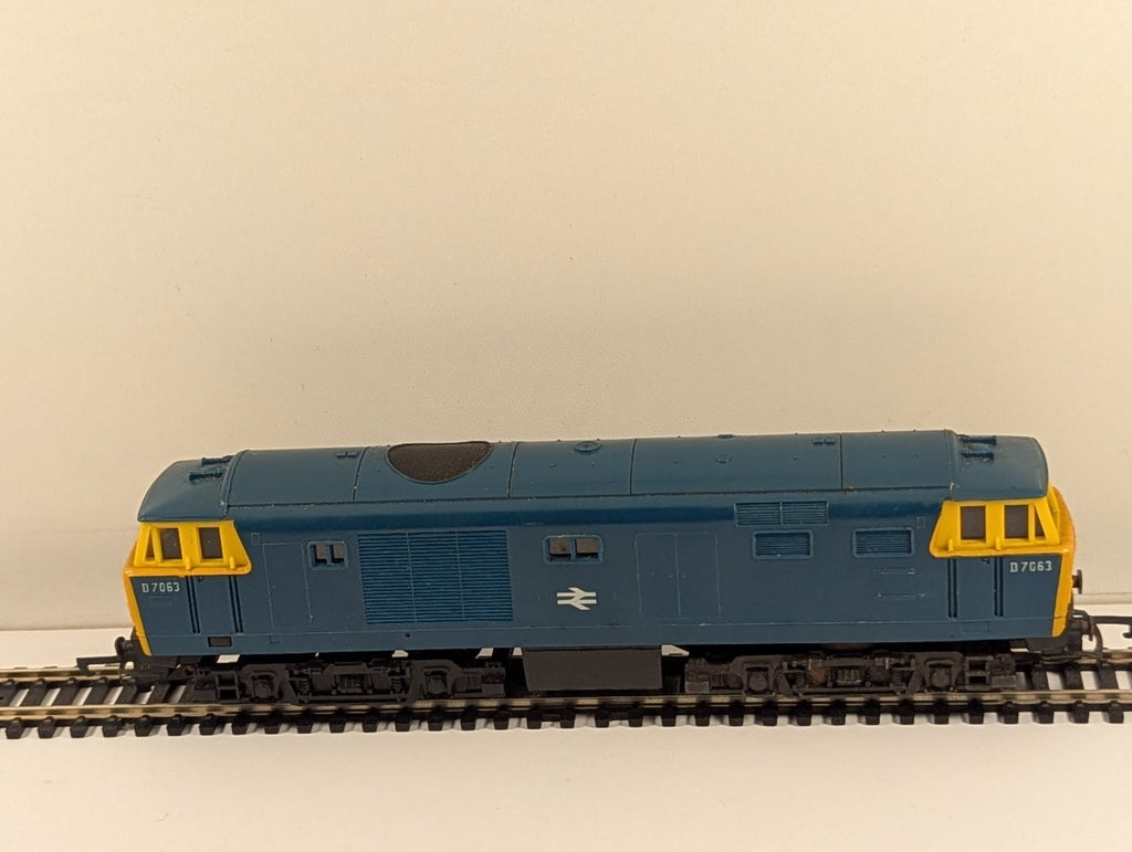 Tri-ang Hornby R758 OO Gauge Class 35 Hymek BR Blue
