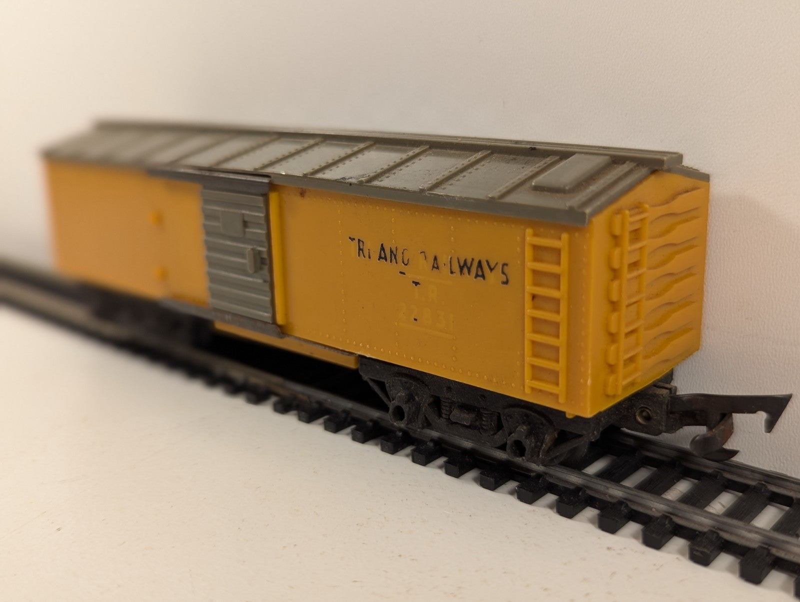 Tri-ang Railways R114 OO Gauge Yellow Box Car
