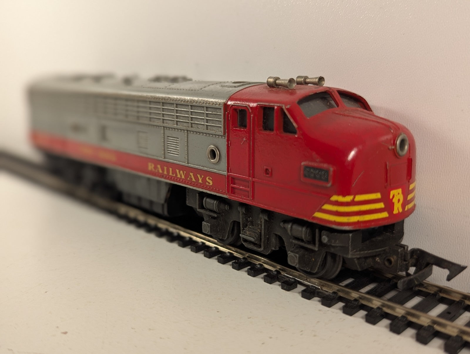 Tri-ang OO Gauge Transcontinental A Unit Diesel Locomotive 4008 -Spares / Repair