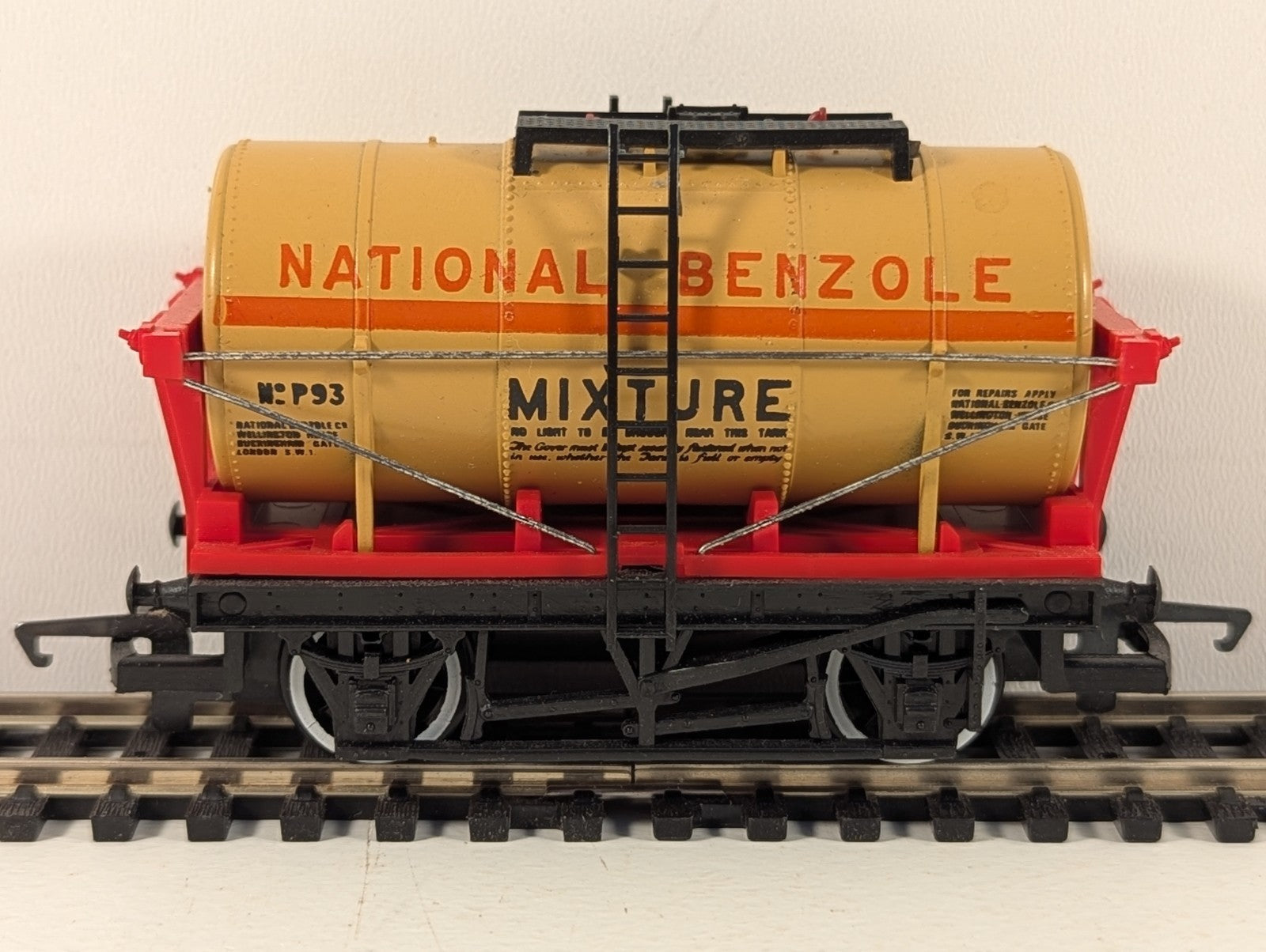 Hornby R239 OO Gauge Orange National Benzole Tank Wagon