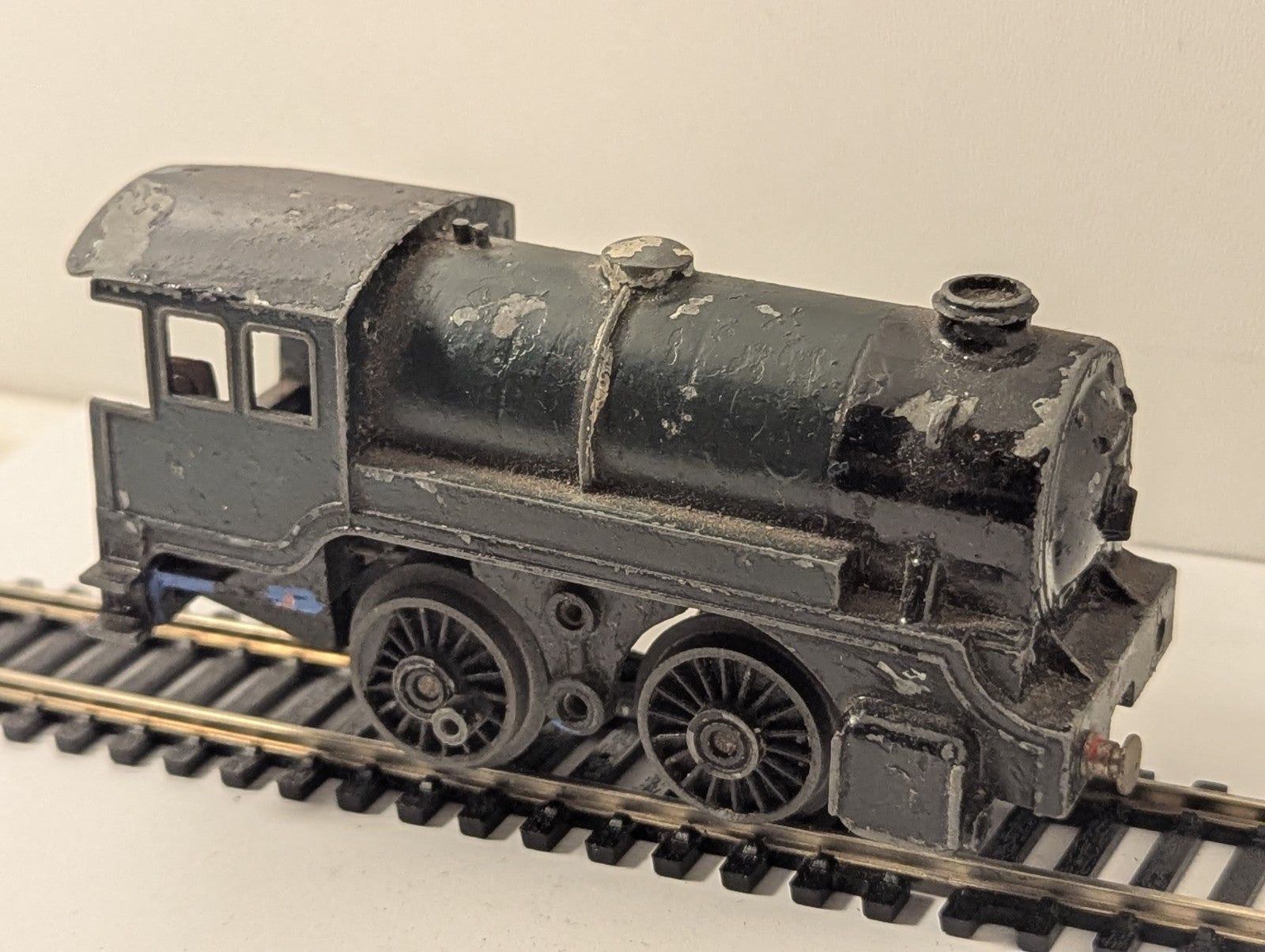 Trix OO Gauge 0-4-0 Tank Locomotive Dummy Black