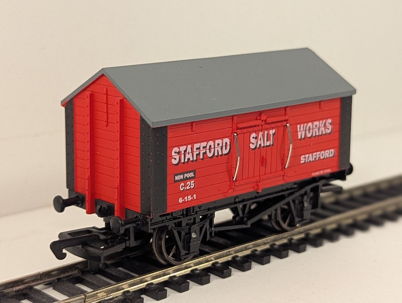 Dapol OO Gauge Stafford Salt Works Salt Van Goods Wagon C.25 B635