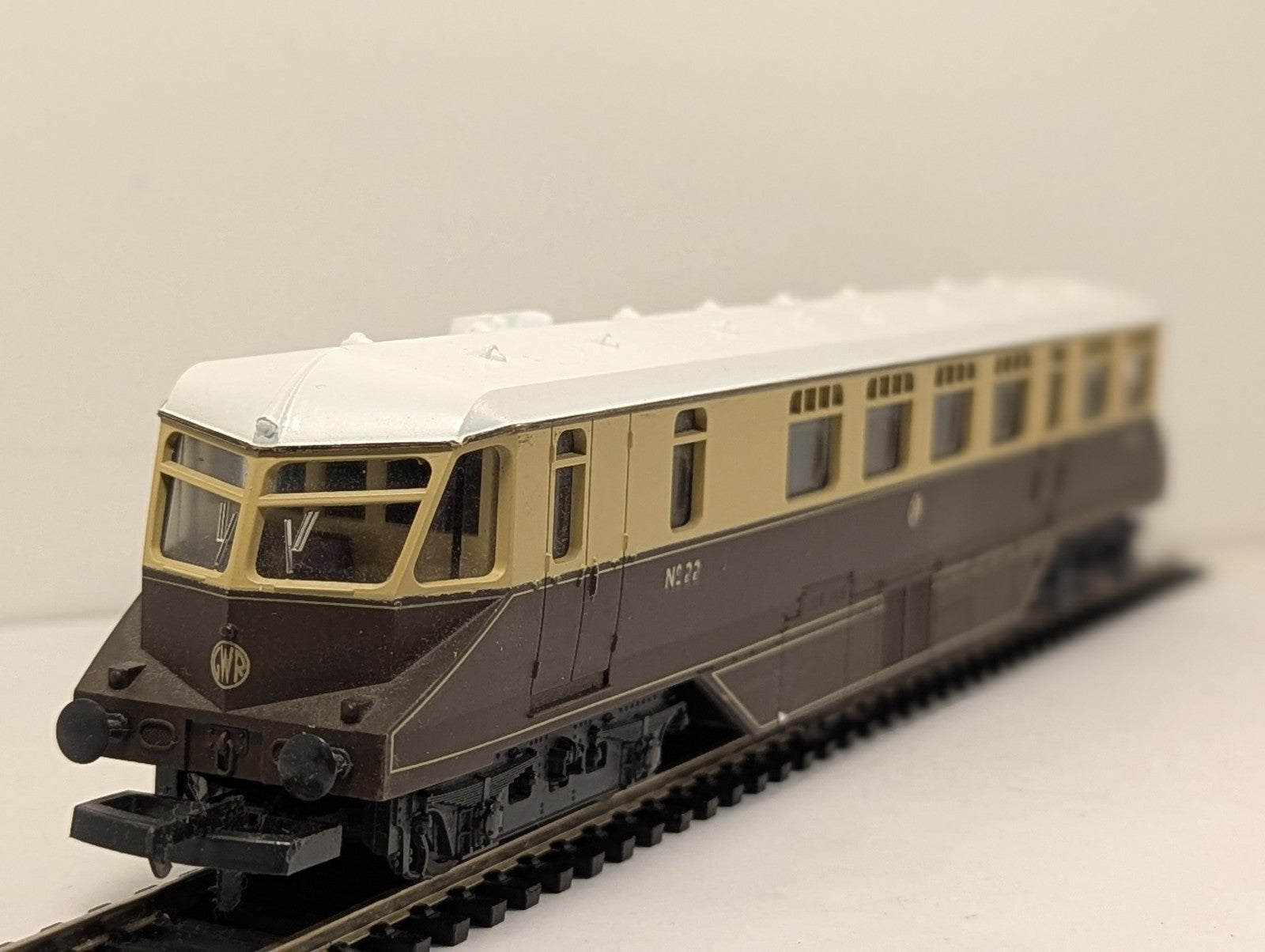 Lima OO Gauge GWR Railcar Diesel Railcar No 22 GWR Chocolate and Cream