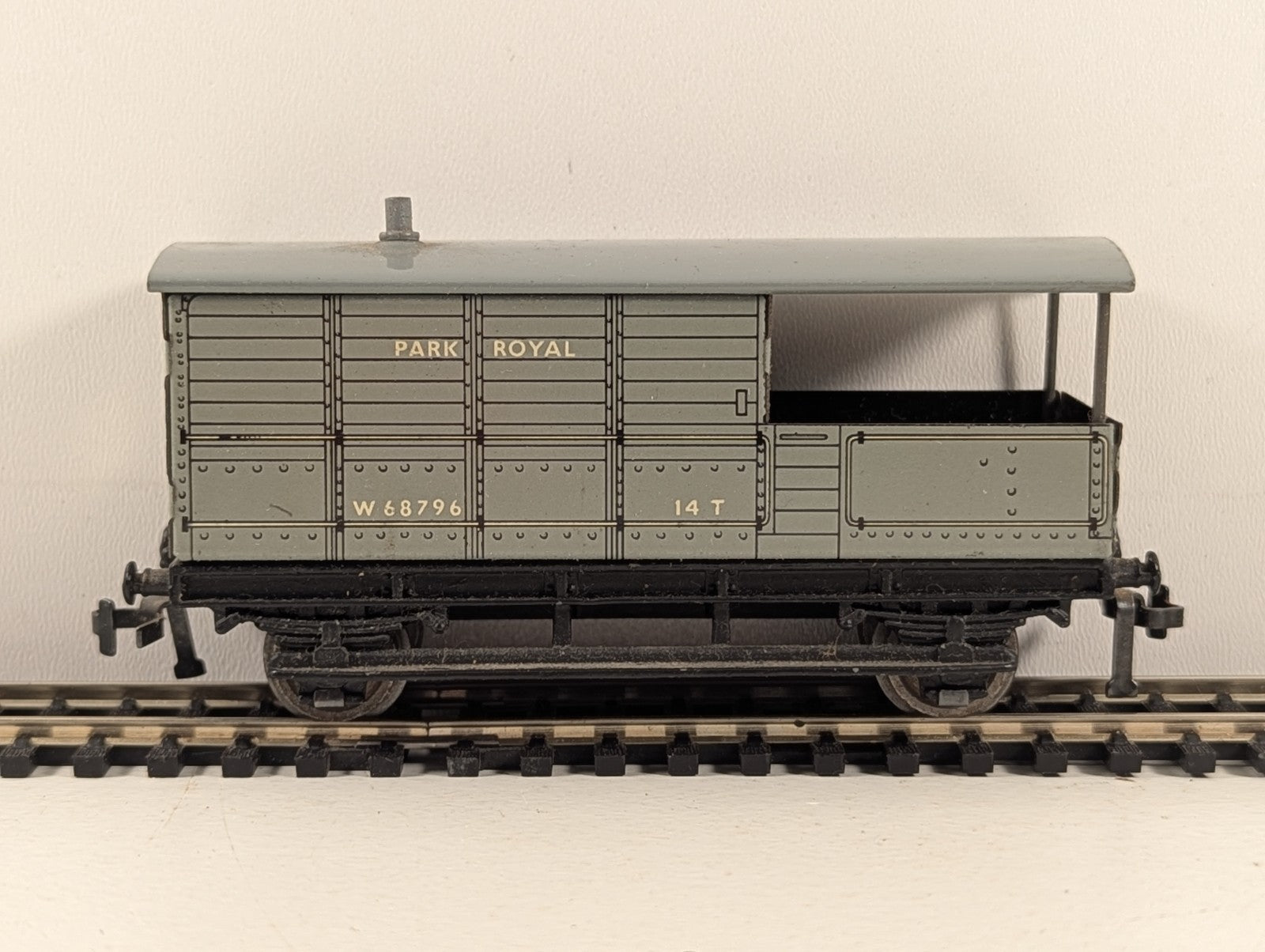 Hornby Dublo OO Gauge GWR Grey Toad Brake Van - Wrong Box