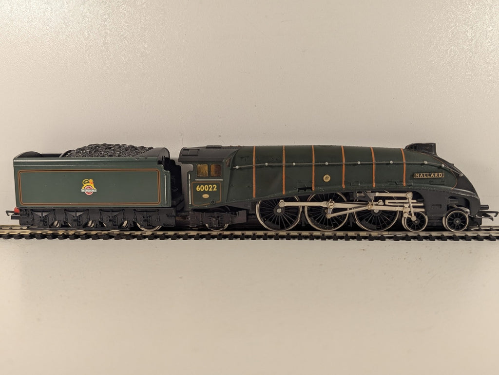 Hornby OO Gauge Class A4 Mallard Steam Locomotive 60022 BR Green