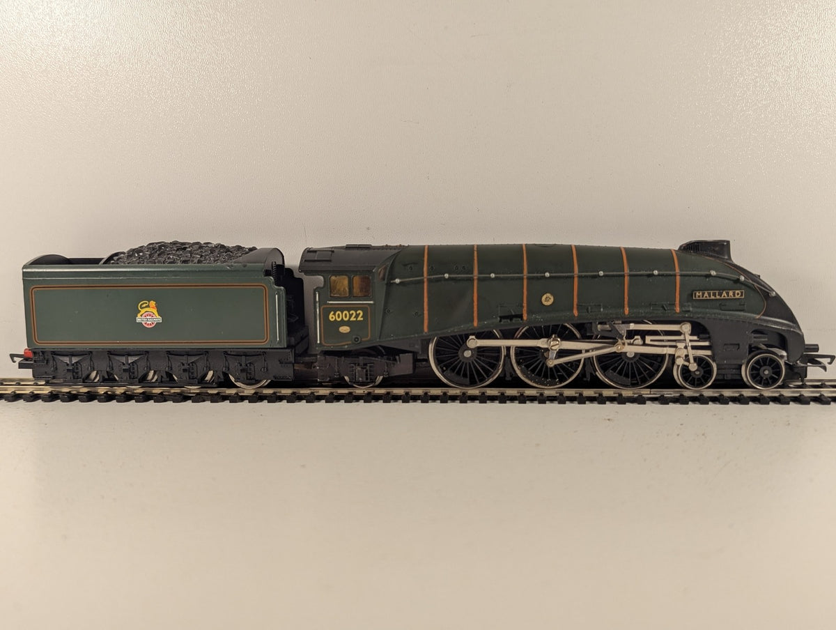 Hornby OO Gauge Class A4 Mallard Steam Locomotive 60022 BR Green