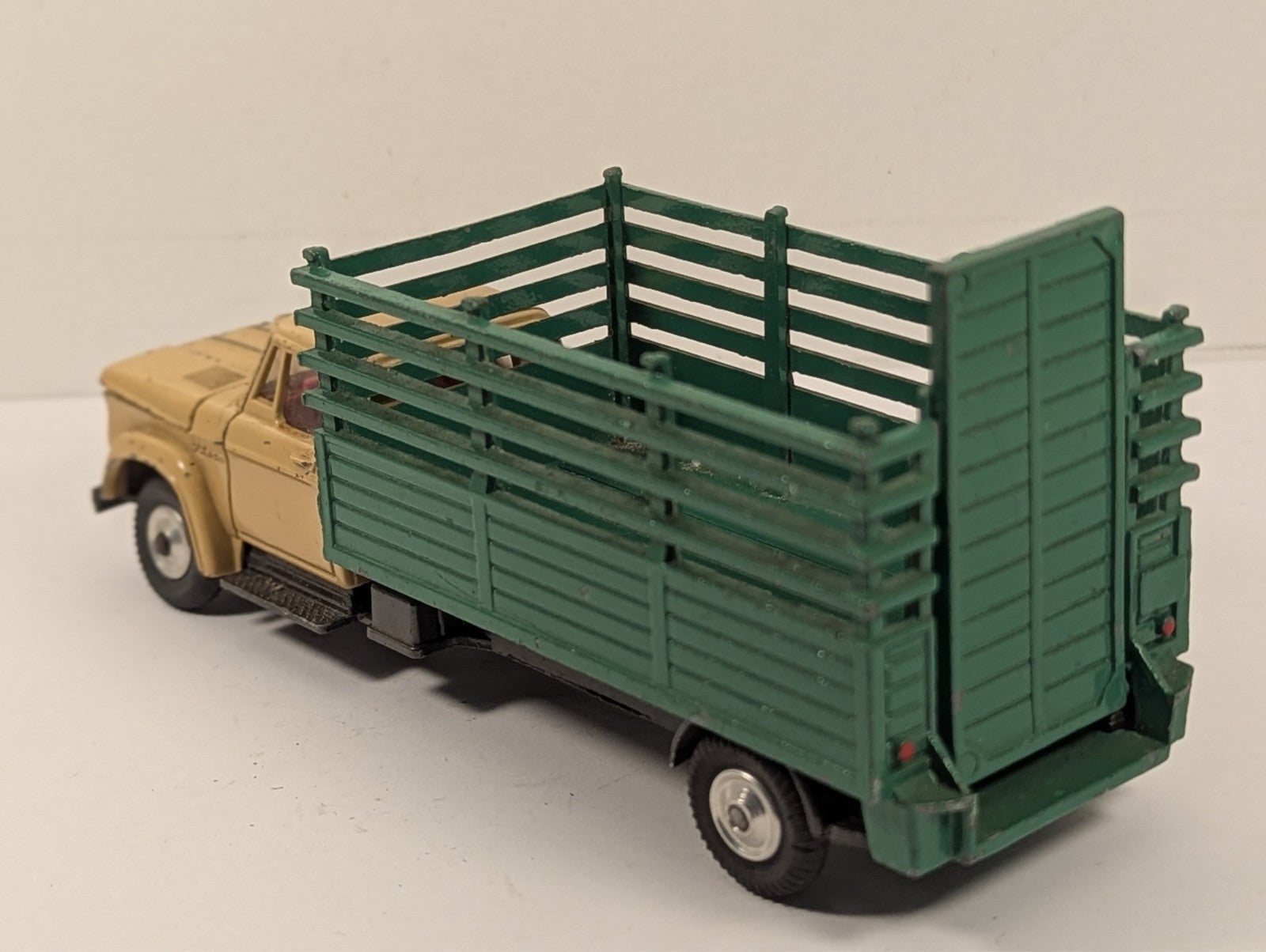 Corgi Toys 484 Dodge Kew Fargo Livestock Transporter 1:43 Scale - Missing Tyre