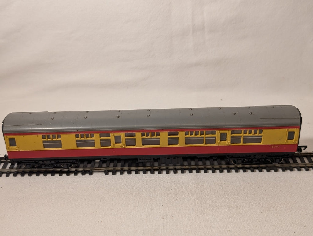 Hornby OO Gauge BR Mk1 Corridor Composite Coach No. 15210