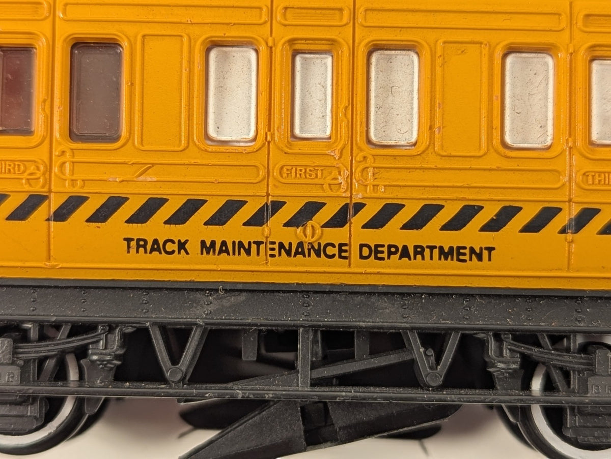 Hornby OO Gauge Track Maintenance Department 4-Wheel Coach