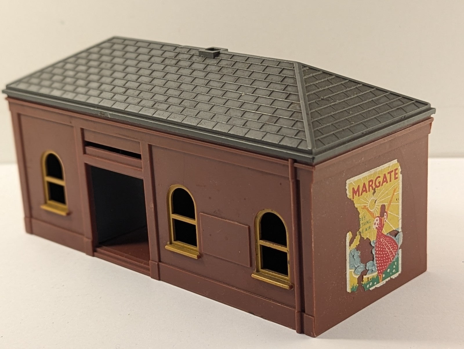 Tri-ang OO Gauge R60 Station Waiting Room Building