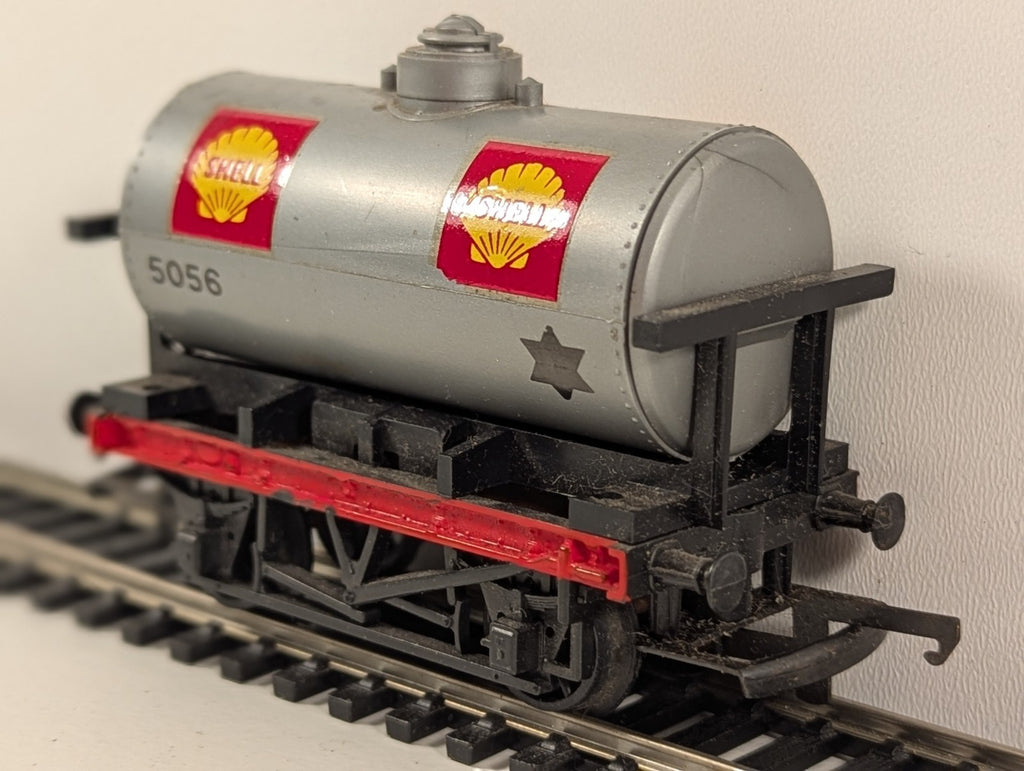 Tri-ang Hornby R.12 Shell Tank Wagon No. 5056 – OO Gauge