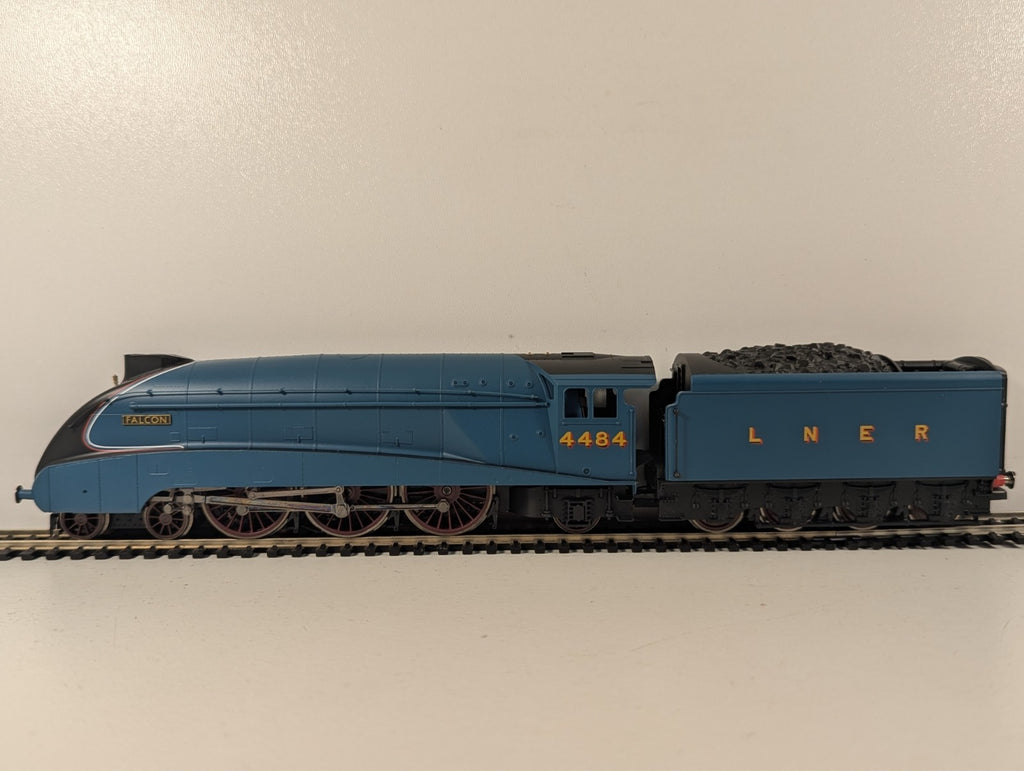Hornby R2779 DCC Ready LNER Class A4 Pacific Falcon - Boxed