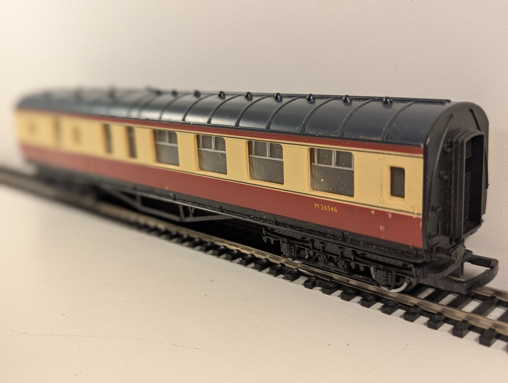 Hornby R443 BR Stanier Brake Coach M26546 – Crimson & Cream (Parts Missing)