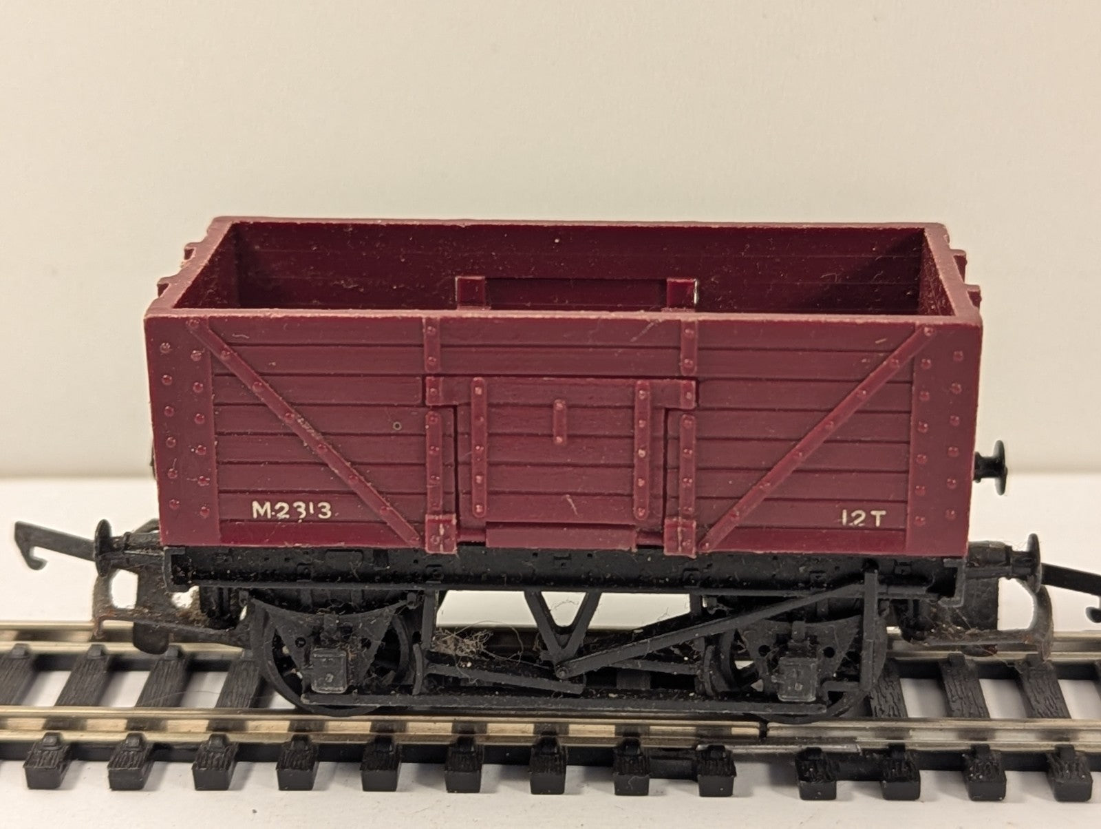 Tri-ang OO Gauge R112 Goods Truck with Drop Doors (M2313 Maroon)