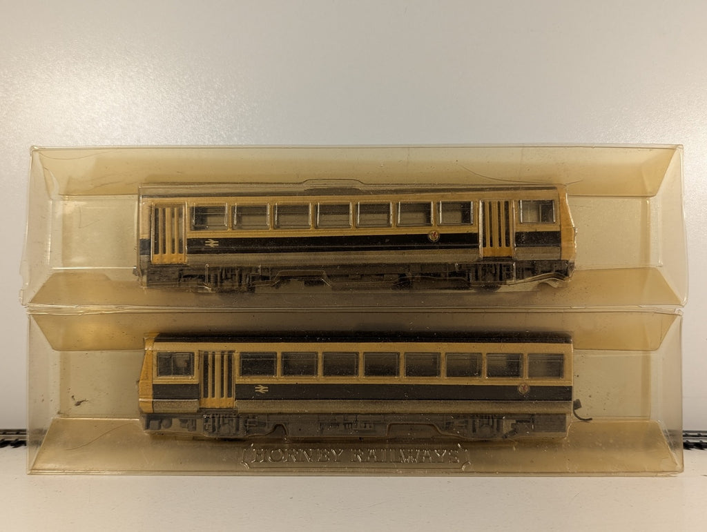 Hornby OO Gauge Class 142 'Pacer' Twin Railbus Diesel Multiple Unit 142050