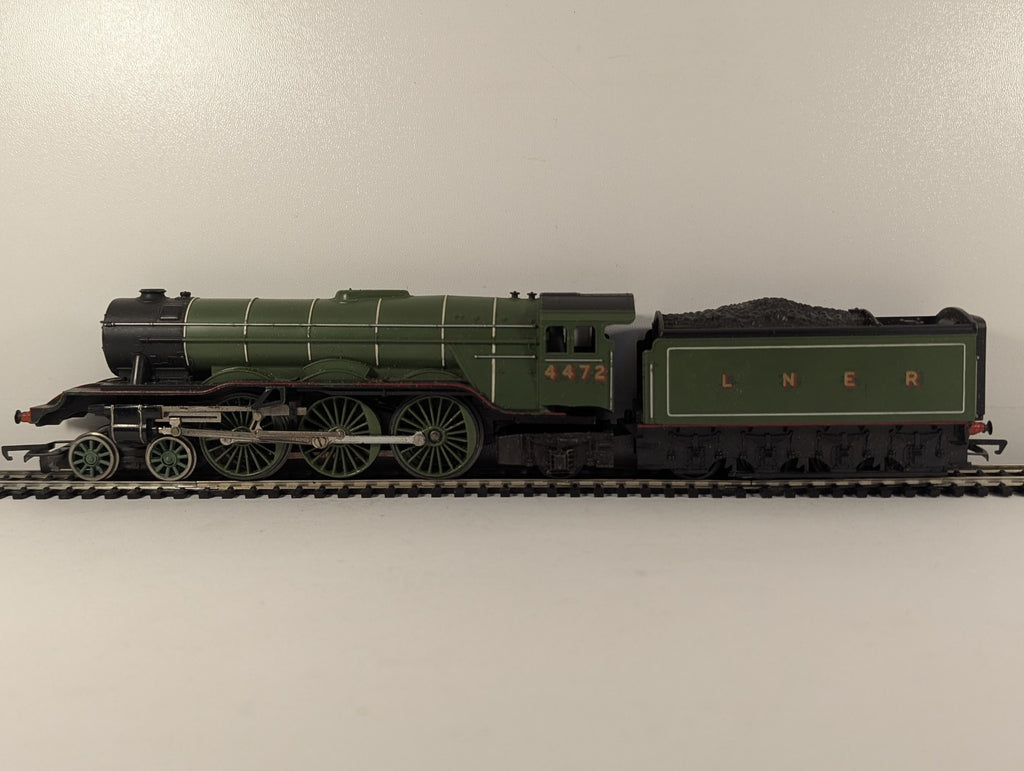 Hornby OO Gauge Class A3 Flying Scotsman Steam Locomotive 4472 LNER Apple Green
