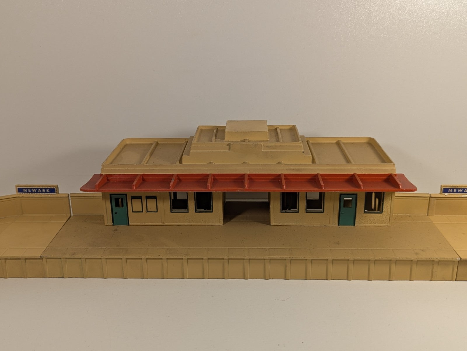 Hornby Dublo DA455 D1 Through Station