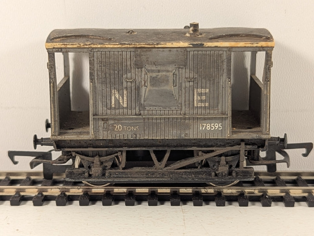 Hornby OO Gauge LNER 20 Ton Goods Brake Van 178595 LNER Grey