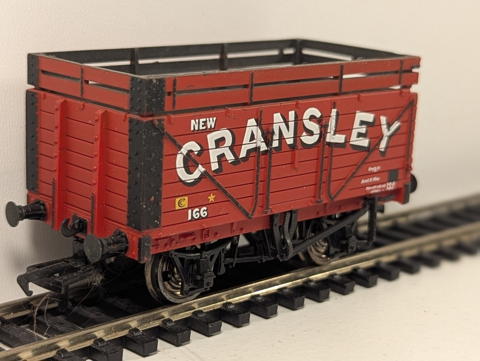 Bachmann Branchline OO Gauge New C. Ransley Red 7 Plank Wagon with Coke Rails