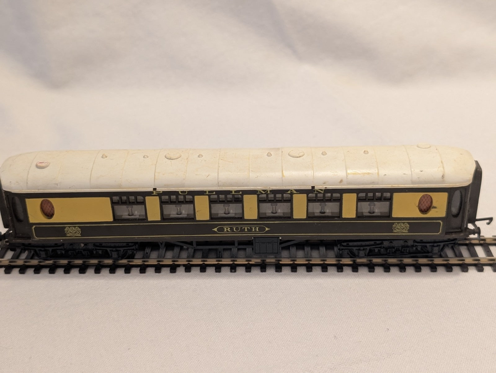 Tri-ang R228 OO Gauge Pullman Parlour Coach “Ruth”