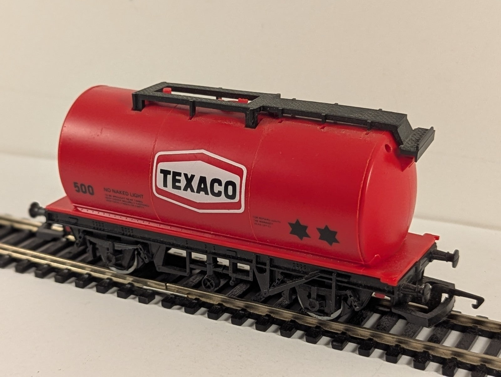 Hornby R231 Texaco Tank Wagon Red OO Gauge