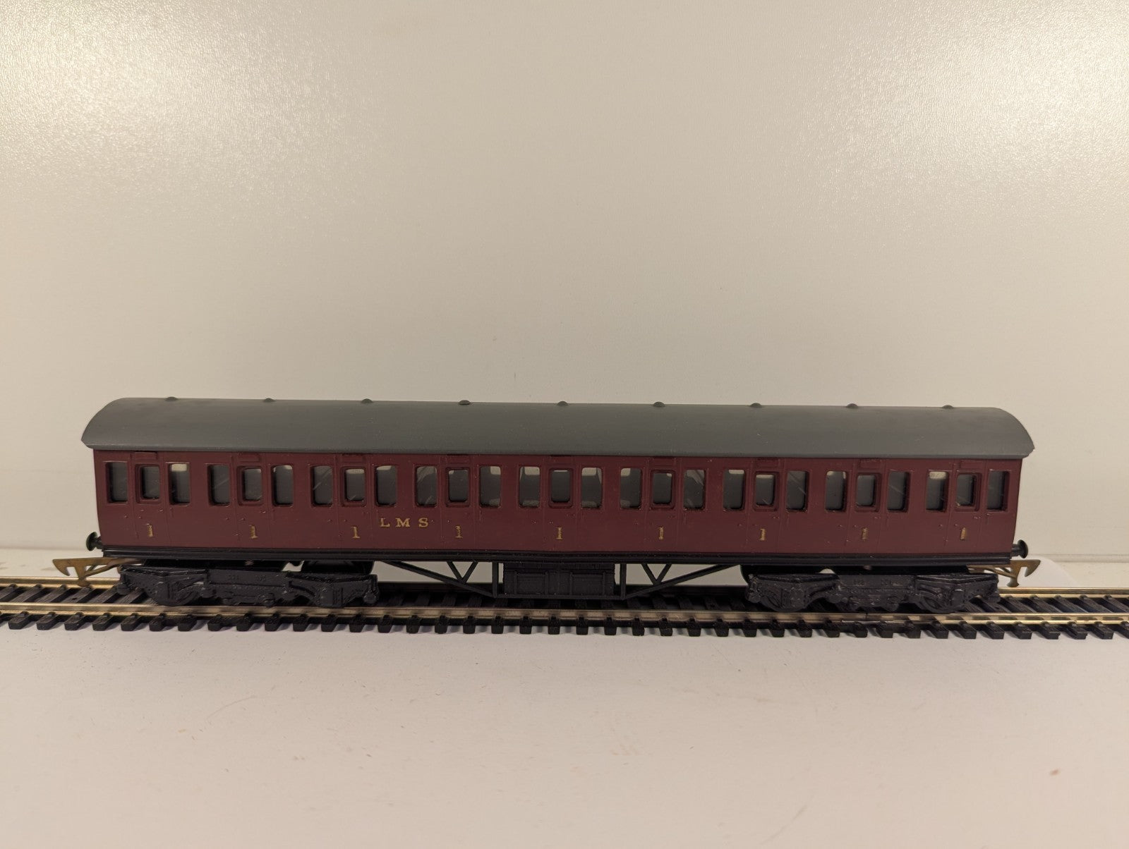 Graham Farish OO Gauge LMS 1st Class Suburban Composite Coach Boxed