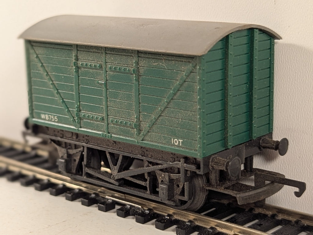 Tri-ang R11 OO Gauge 10 Ton Goods Van Green