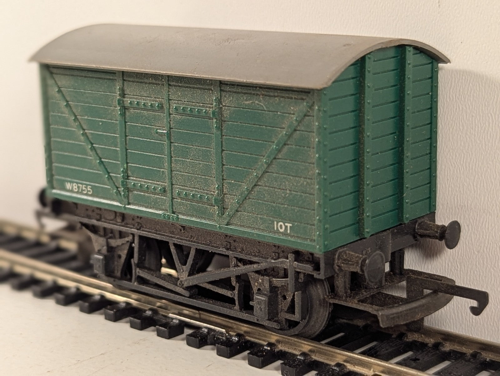 Tri-ang R11 OO Gauge 10 Ton Goods Van Green