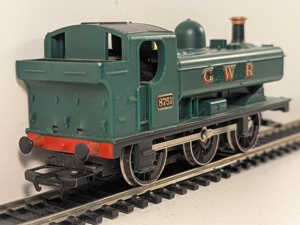 Hornby GWR Pannier Tank No. 8751 Steam Locomotive - Missing One Buffer head