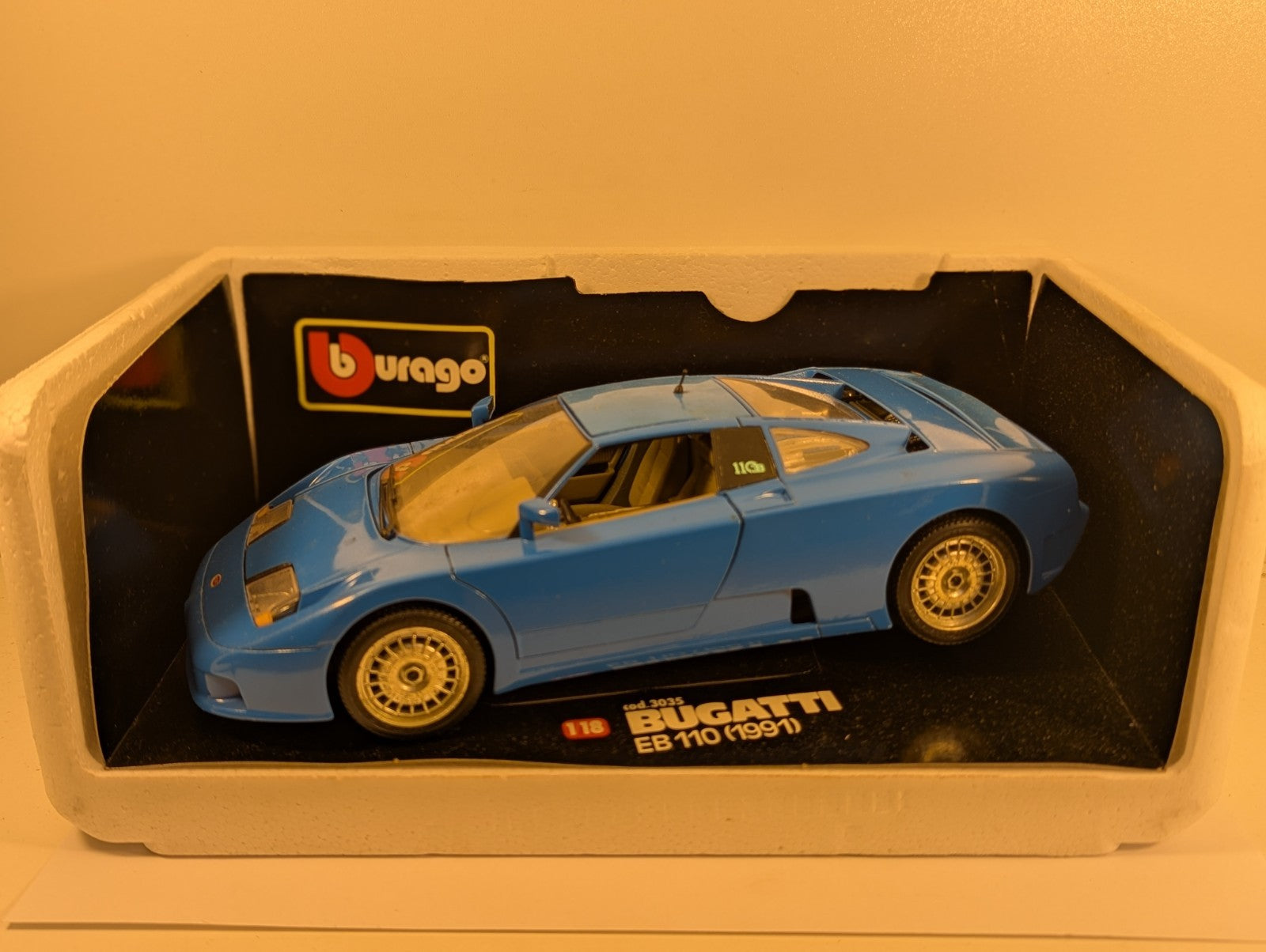 Bburago 1:18 Bugatti EB 110 (1991) Die-cast Model Car Blue 3035